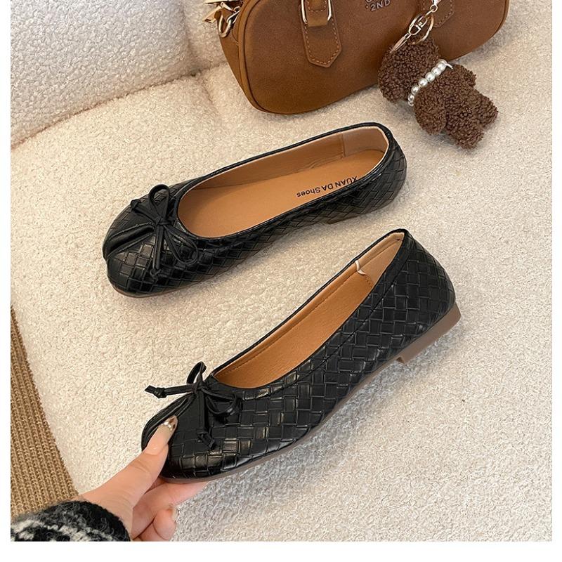 Spring Women Flat Split Toe Shoes with Bow Soft Leather Bow Tie Front Shallow Slip On Girls Tabi Shoes Women s ballerina loafers 35