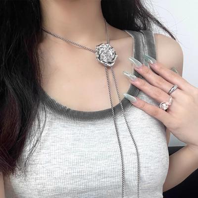 Üst Düzey Püsküllü Gül Kolye Kadın Spice Girl Tarzı Niş Tasarım Moda Işıltılı Lüks Çok Yönlü Çekmeli Köprücük Kemiği Zinciri