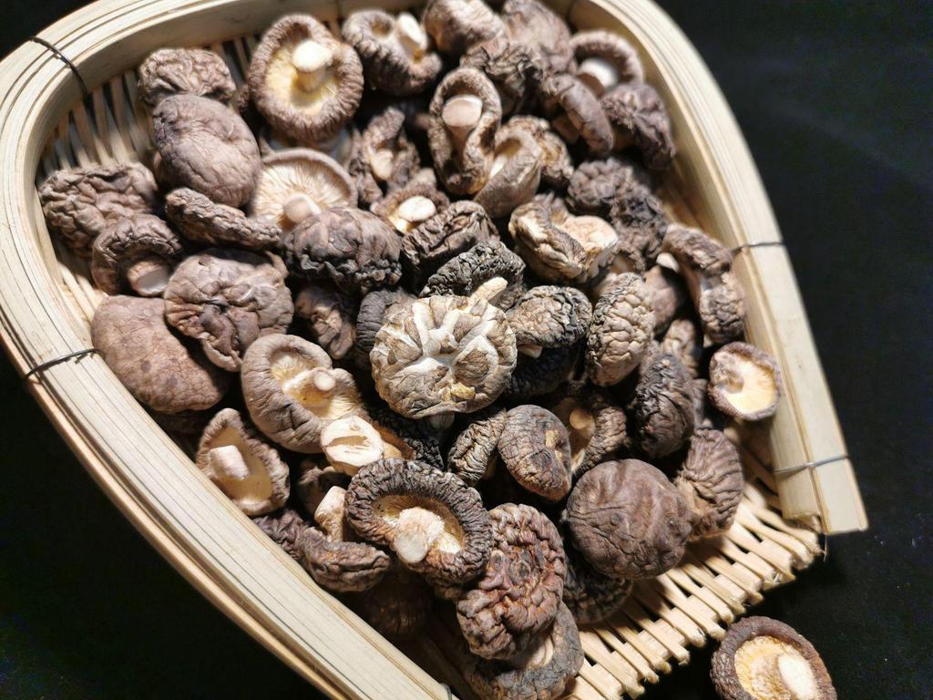 Yunnan Specialty Dried Shiitake Mushrooms, Four Seasons Premium Choice, 250g.