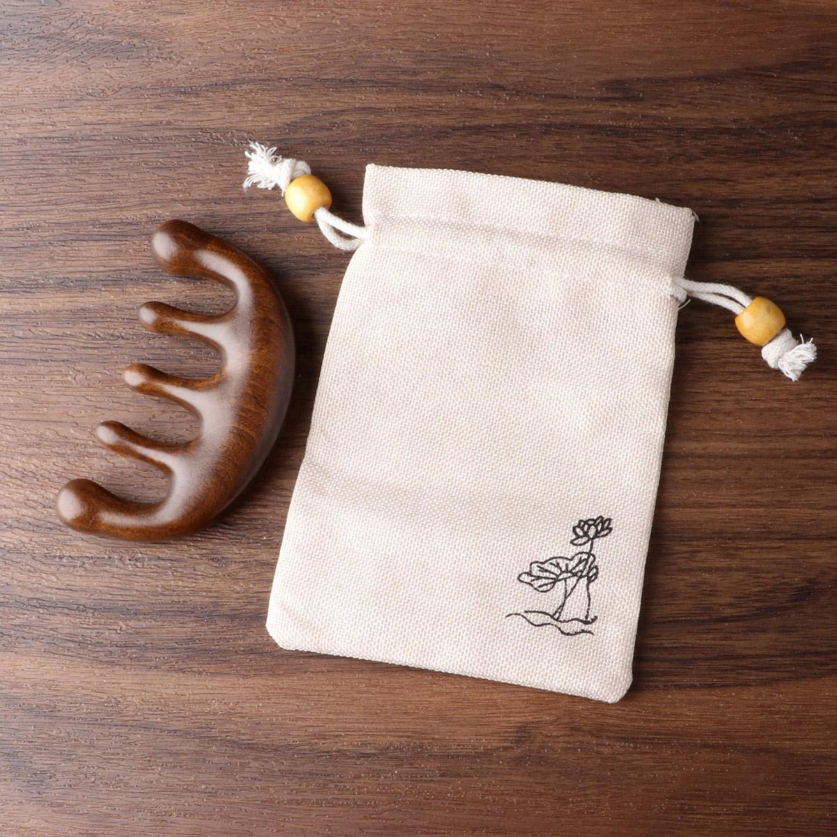 Массажное расчесывание волос сандалом One Size