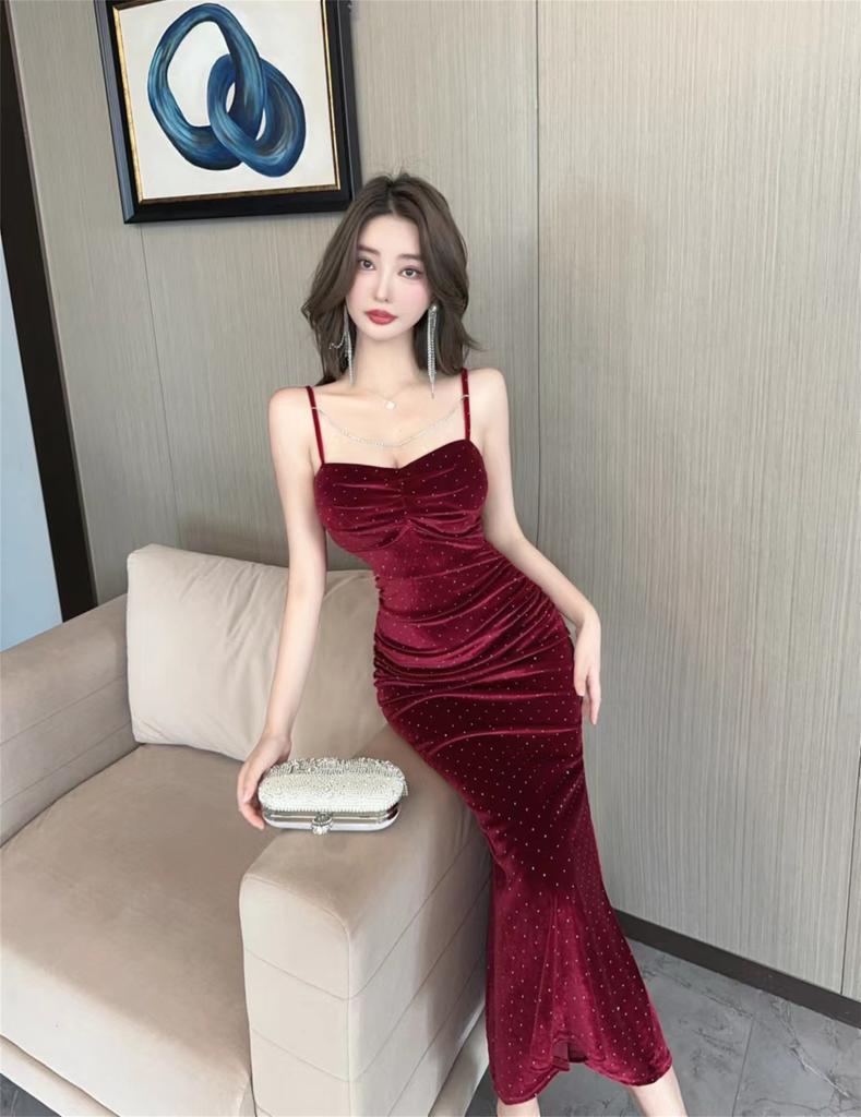 Autumn and winter new Xiaoxiangfeng retro gypsy waist sexy one-word collar velvet suspender primer dress