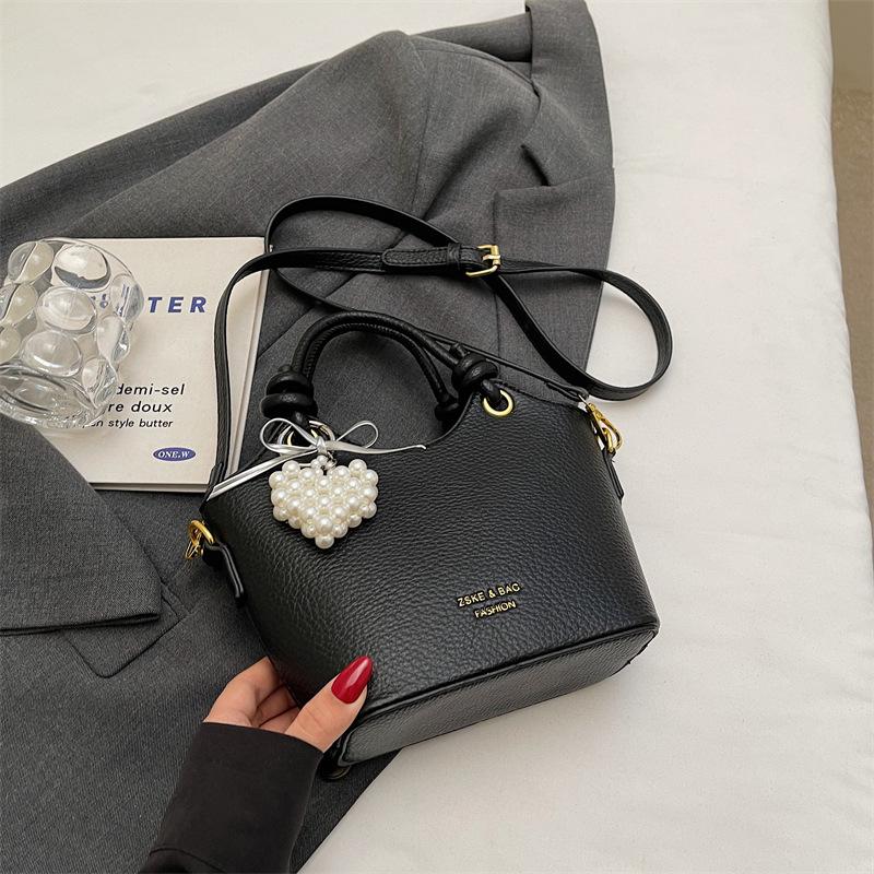 Hand Carry Fashion Bucket Bag Women's Korean Version Ins Shoulder Bag 2025 Spring New Simple Casual Portable Messenger Bag