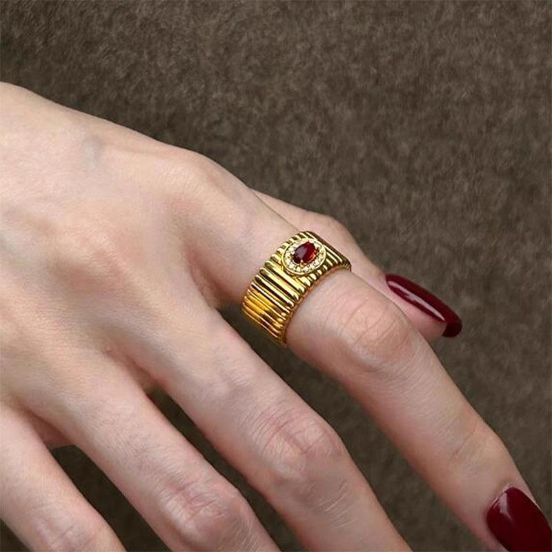 

Vintage Ruby Texture Wide Edge Glossy rings for women Charms High fashion Light Luxury red Zircon ring Banquet Gifts resizable червоний