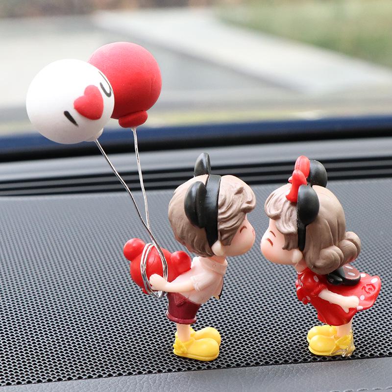 Cute Kissing Couple Dolls: Electric Car Interior Ornaments