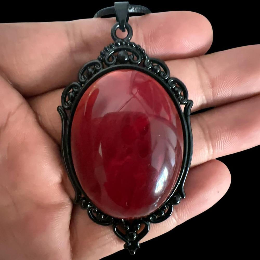 Personality Gothic Blood-red Resin Black Oval-shaped Lacework Pendant Necklace for Women Halloween Dark Magic Jewelry Jewelry