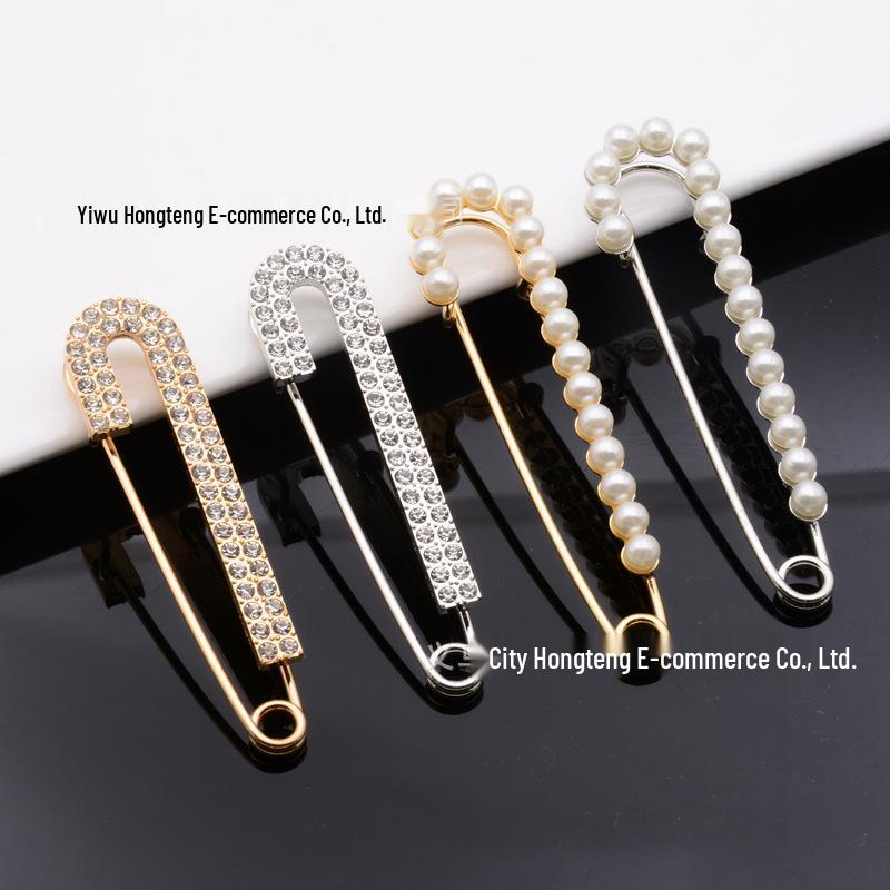 Luxurious Pearl & Rhinestone Alloy Brooch: High-End Fashion Accessory for Sweaters, Scarves, and Waist-Cinching.