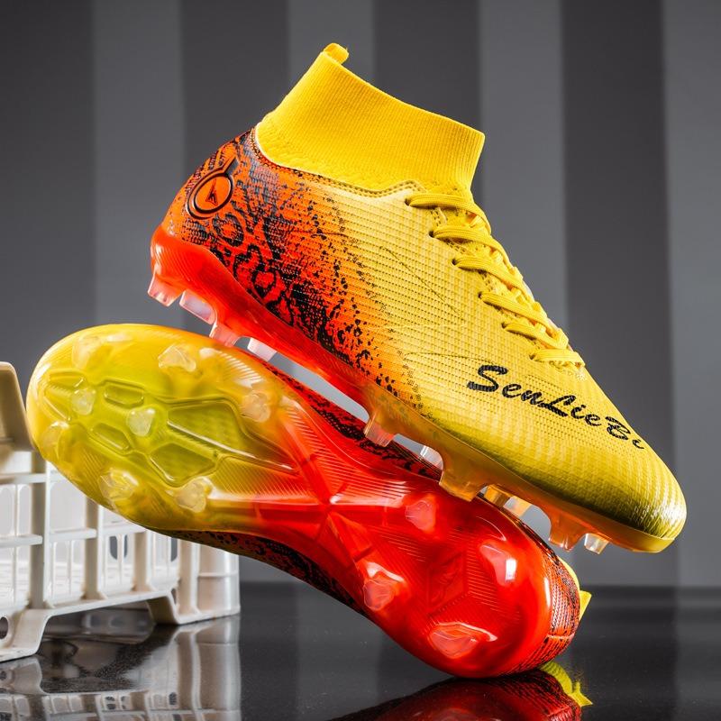 New high-top football shoes, male and female students with broken nails, adult games, and long nails training football shoes.