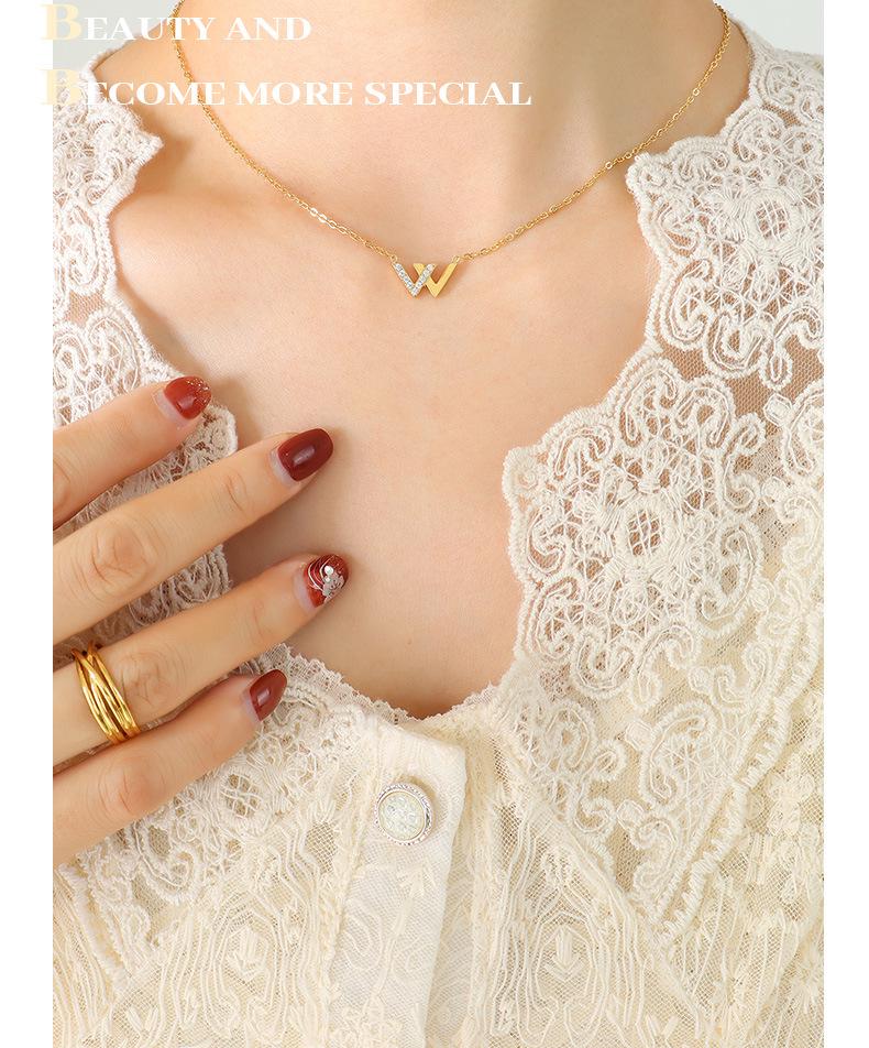 Korean Trendy Rhinestone 'W' Pendant Necklace in 18K Gold-Plated Titanium Steel