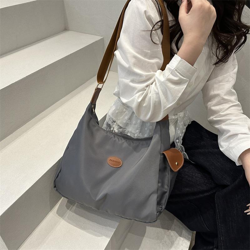 Nylon cloth bag women's large-capacity new versatile messenger bag cloth bag high-end commuter tote bag