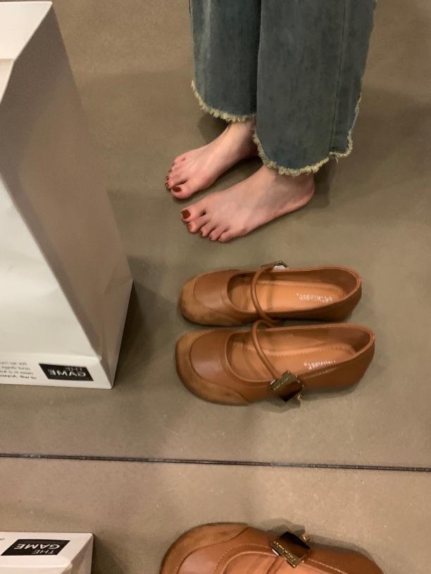 

Женские красные туфли Мэри Джейн, Осень/Зима 2025, Круглый носок, Мягкая подошва и верх, Ремешок, Низкий вырез, Французский стиль. 39