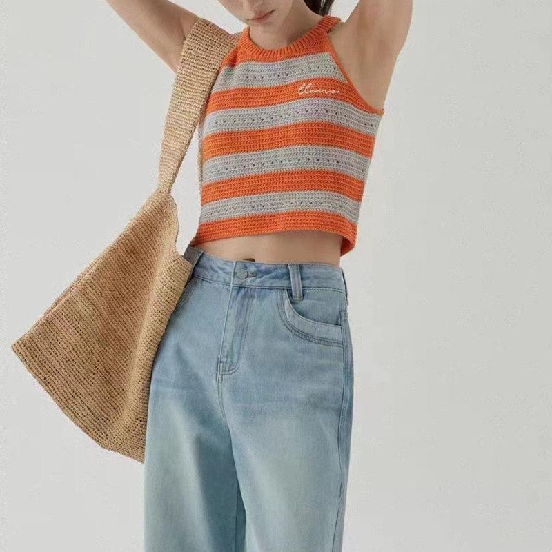 

Женская летняя трикотажная короткая майка без рукавов в полоску one size оранжевый