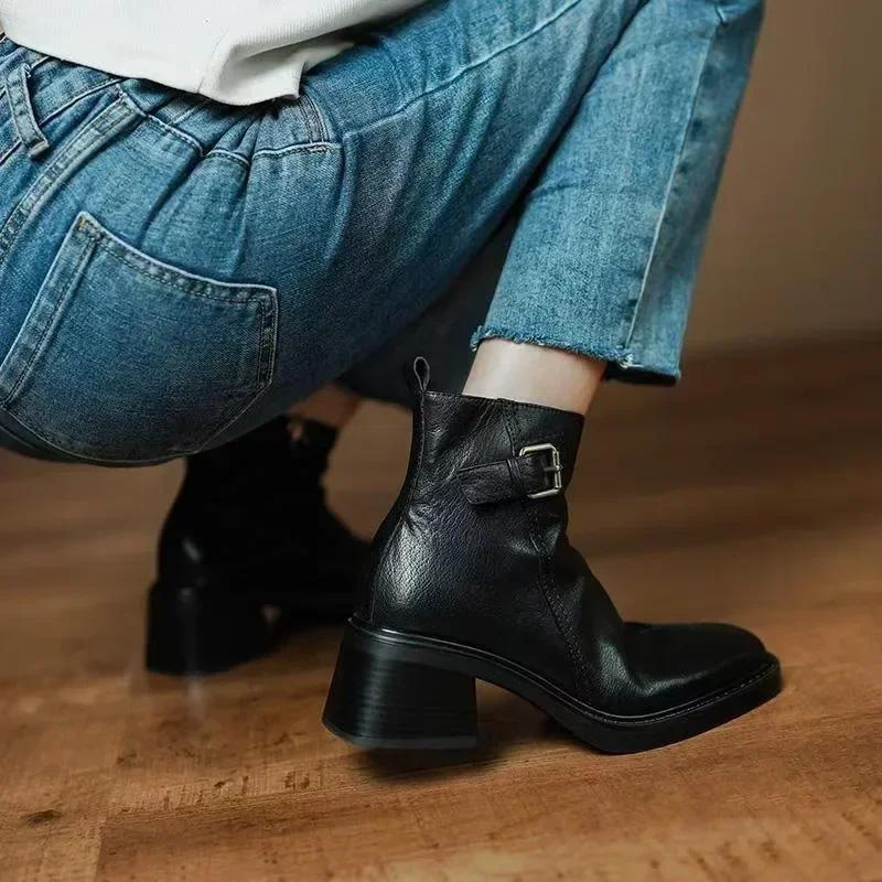 Damenschuhe im Angebot 2024 Neue Damenstiefel mit Seitenreißverschluss Frühling Herbst Quadratische Spitze Unifarben Kurzer Schaft Klobige Absätze Mode Stiefel
