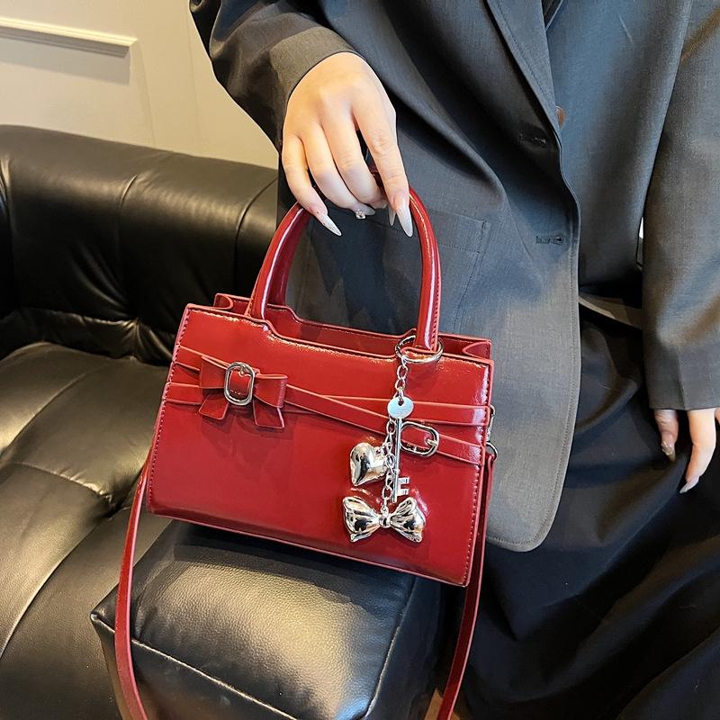 

Женская весенняя нишевая универсальная сумка на плечо и через плечо 2025: Стильная, модная сумочка с передовым чувством Without Pendant хаки