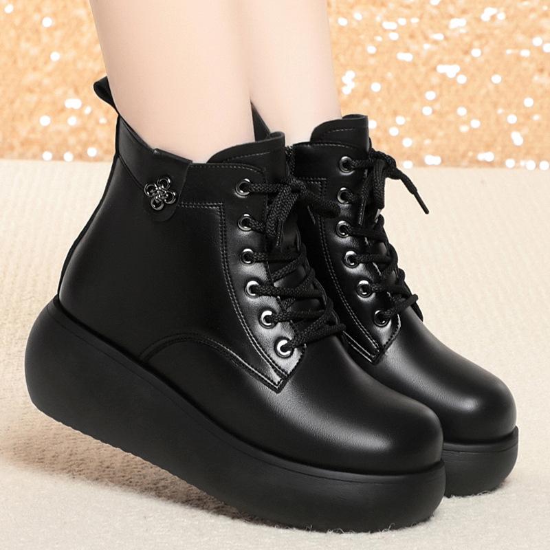 6cm Comfortable Thick Bottom Platform Shoes Soft Leather Boots Winter 2025 Med Heels Wedges Short Fur Snow Ankle Boots for Mom