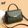 Ny axelväska för kvinnor nischdesign oljevaxlädertextur retro mode messengerväska liten fyrkantig väska