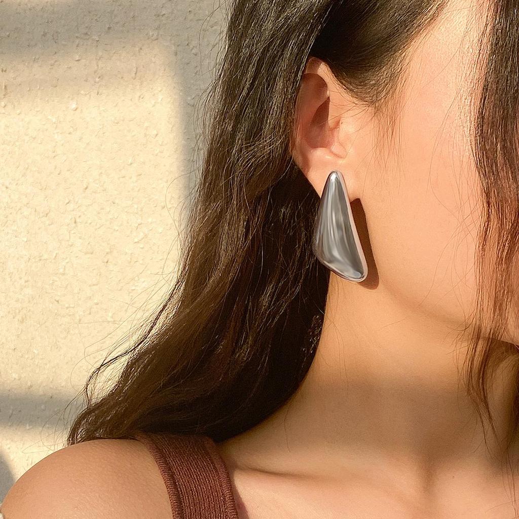 Retro Teardrop Punk Style Earrings - European & American Niche Design, Smooth Surface Dangles with Stud Backing