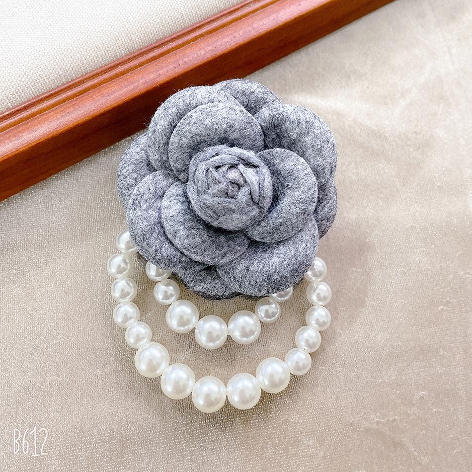 Fashion Women Men Elegant Korean Style Camellia Pearl Brooches Pins Fashion Cloth Flower Wedding Party Exquisite Brooch Pin