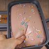 Weiches langsam aufsteigendes Kuchen-Quetschspielzeug Realistisches Taro-Creme-Dessert Fidget zur Stressbewältigung Tragbares Dekompressions-Gadget für Kinder Erwachsene Sensorisches Spielzeug