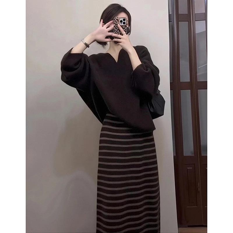 Korean Style Seagull Collar Top & High Waist Striped Skirt Set for Autumn/Winter