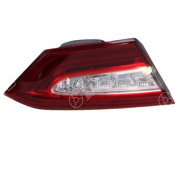 Toyota Camry 2018 (ASV71) LED-Rücklicht innen, Bremslicht 81590-06670