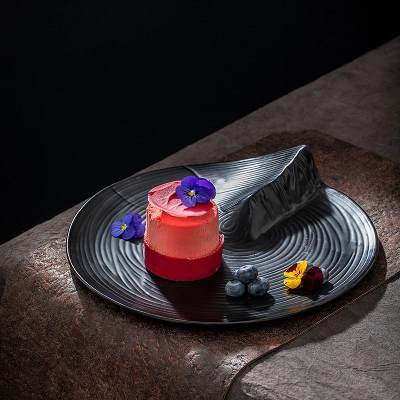 Molekulare Küche Reinweißer flacher Teller Hotelrestaurant geformter Hügelteller Club Kaltes Gericht Dim Sum Keramik Küchengeschirr