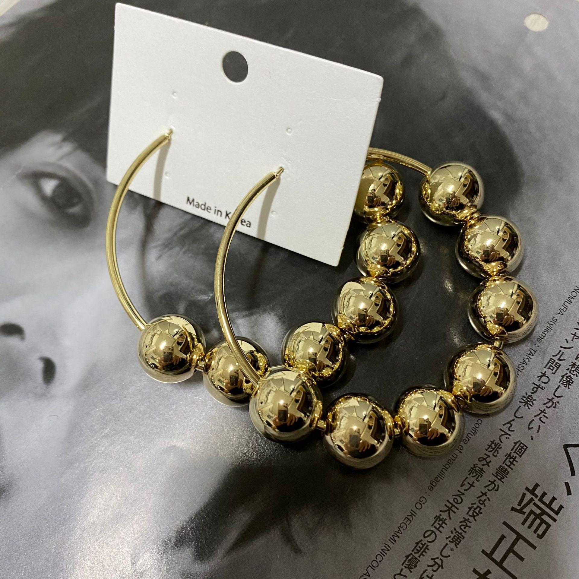 

Exaggerated Personality Glossy Metal Round Beaded Hoop Earrings for Women Fashion Item Designer Earrings Zircon Accessory Gift золотой