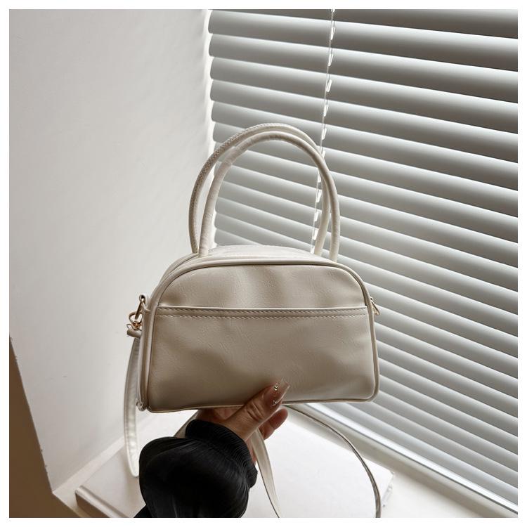 Retro-Texture Bowling Bag: Casual Commute & Niche Design with a Simple, Textured Pillow-Style Shoulder Bag