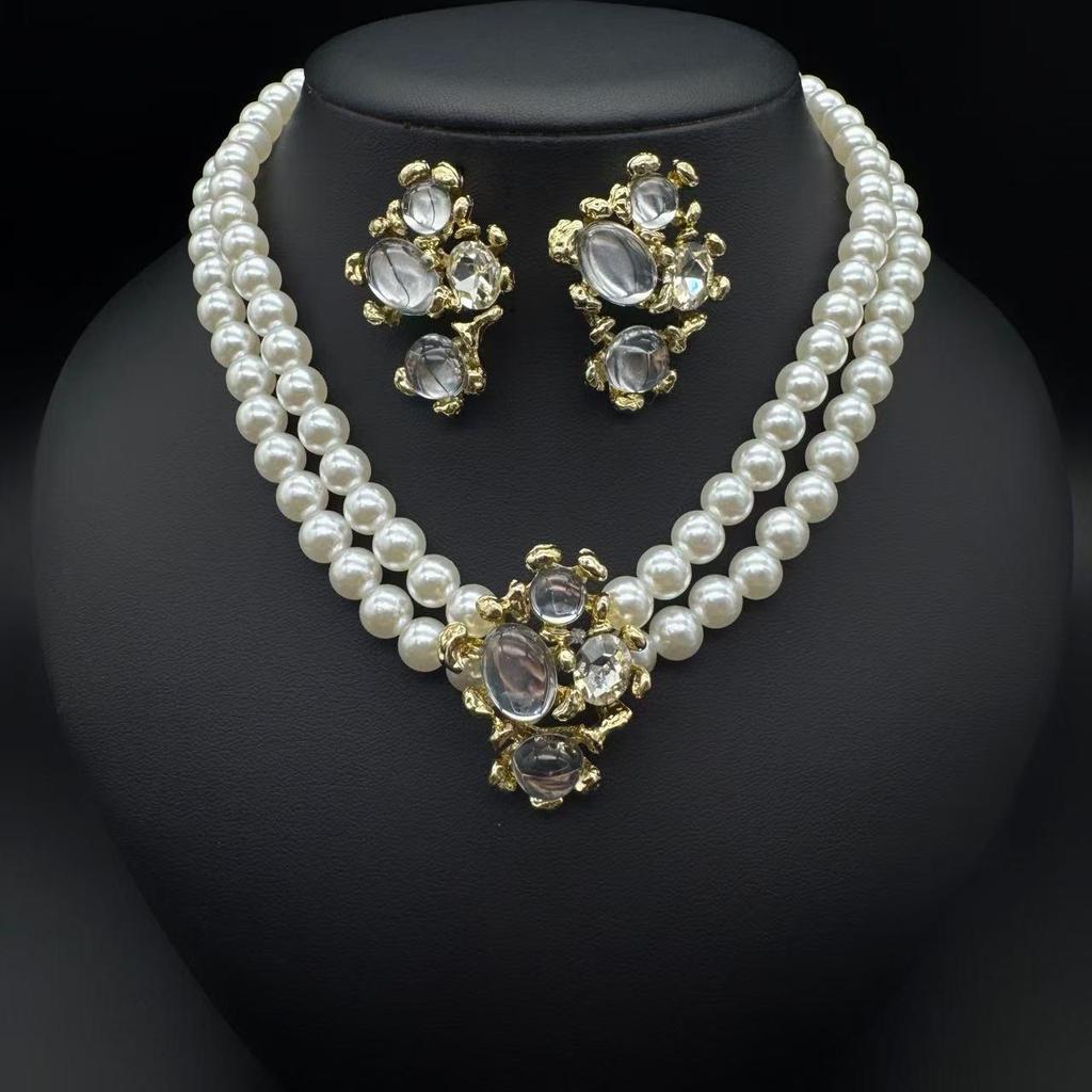 Luxurious Multi-Layer Pearl and Crystal Choker Necklace with Geometric Diamond Earrings