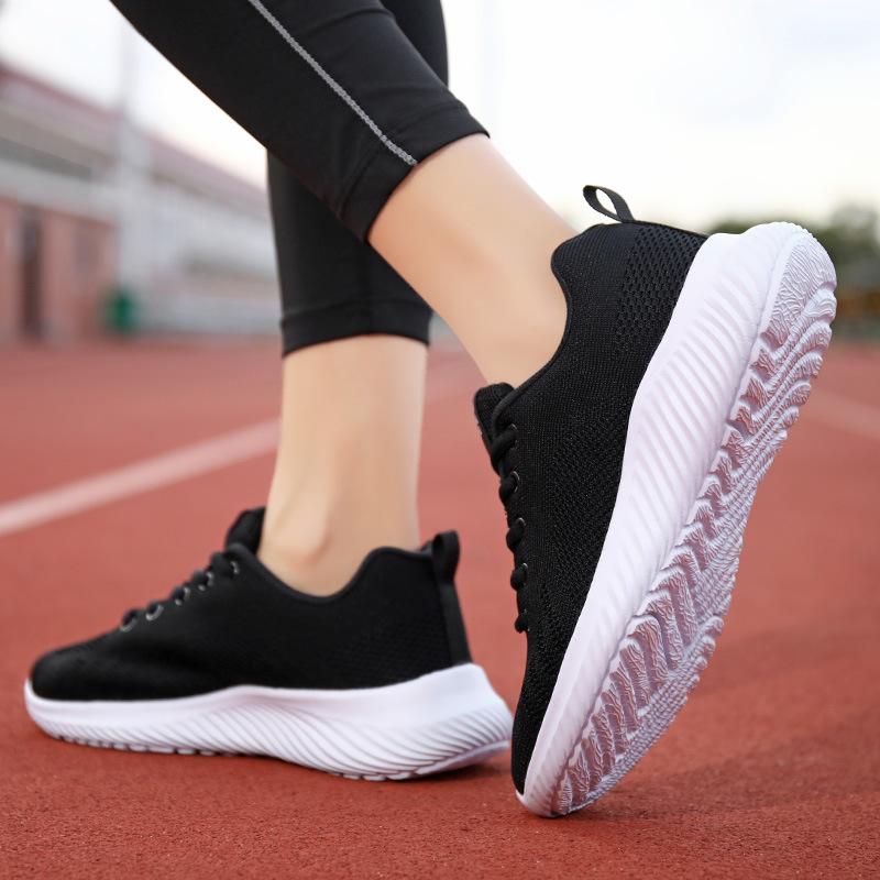 Sports and leisure shoes Soft sole Student mesh lightweight breathable running shoes