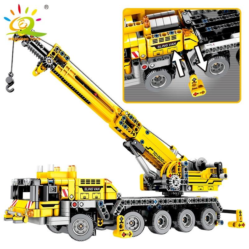 HUIQIBAO 665pcs Technical Engineering Lifting Crane Building Blocks Truck Car City Construction Brick Toys For Children NO BOX