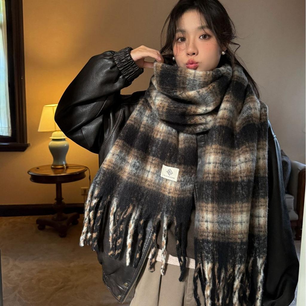 Maillard's New Winter Scarf for Women Featuring A High End Japanese Checkered Retro Large Neck for Men