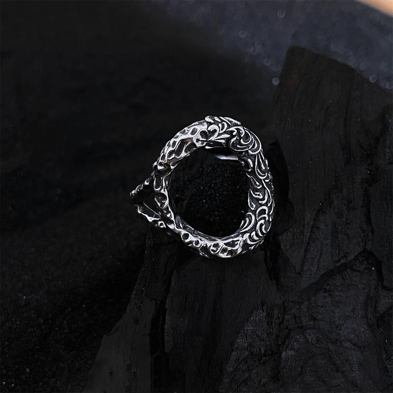 

Unique Vintage Heavy-Textured Circular Arabesque Hollow Ring for Women, Fashionable Distressed Versatile High-End Index Finger Ring Trend United States
