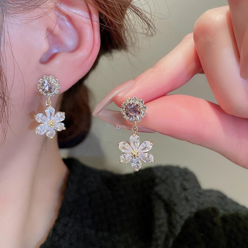 Silver Needle Zircon Flower Pearl Stud Earrings Exquisite Light Luxury High-end Earrings Niche White Versatile Earrings