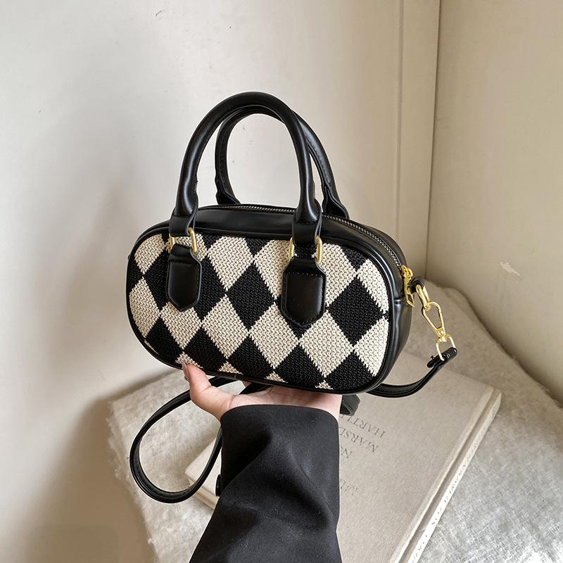 Autumn and winter rhombus niche contrasting color bag women's new fashion versatile messenger bag portable bowling bag