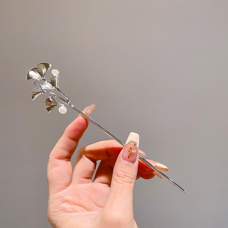 Elegant Retro Tassel Hairpin for Hanfu Updo - Women's Chinese Style Metal Hair Clip