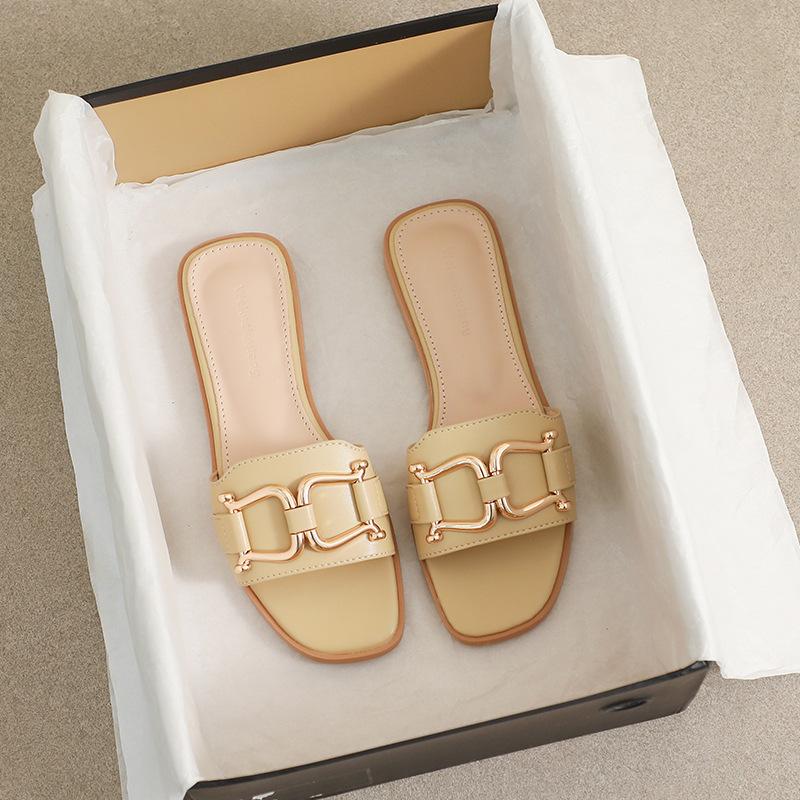

Тапочки на плоской подошве, женская верхняя одежда, лето 2024, новые простые сандалии большого размера с металлической пряжкой в стиле феи 43 светло-желтого