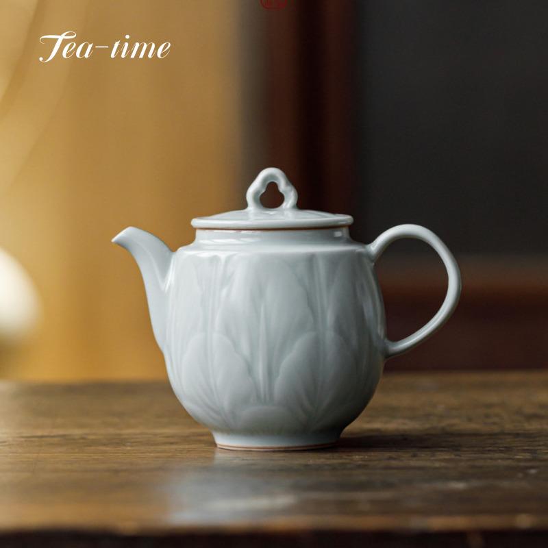 Sky Blue Ru Porcelain Tea Infuser Teapot Relief Ceramic Tea Brewing Kettle Tea Teapots With Filter Chinese Puer Tea Ceremony