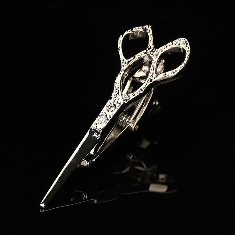 Neue Krawattennadel Herren High-End Clip Silber Einfach Anzug Business Hochzeit Krawattennadel Verdrehtes Gesicht Anstecknadel