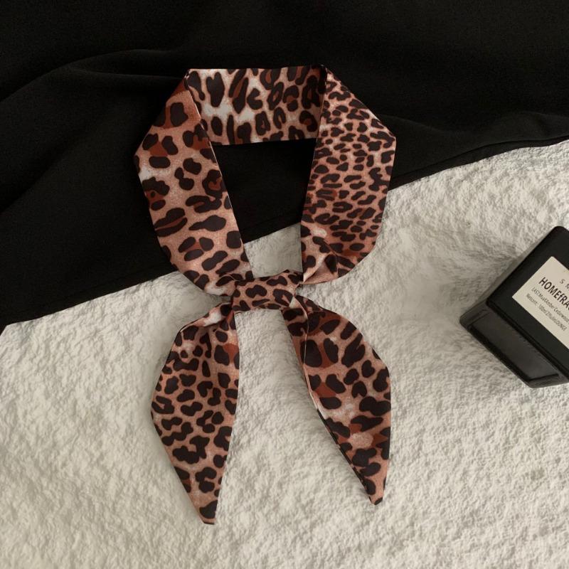Small silk scarf, advanced sense, temperament, atmosphere, versatile decorative small scarf, girl's heart, bow, hair tie, bag, streamer.