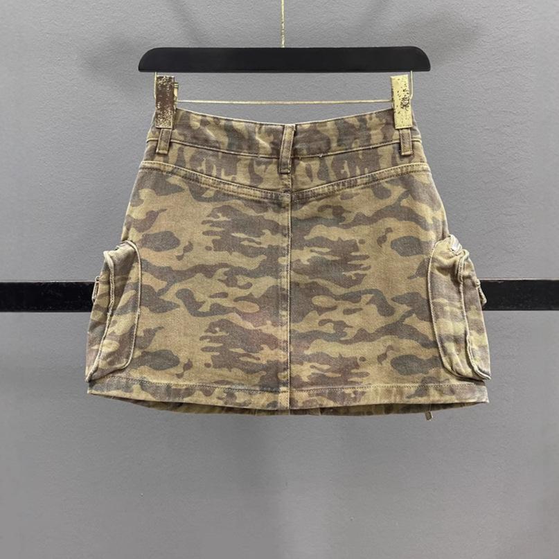 Three-dimensional pocket tooling camouflage denim skirt 2025 summer new Spice Girl street A word anti-light skirt
