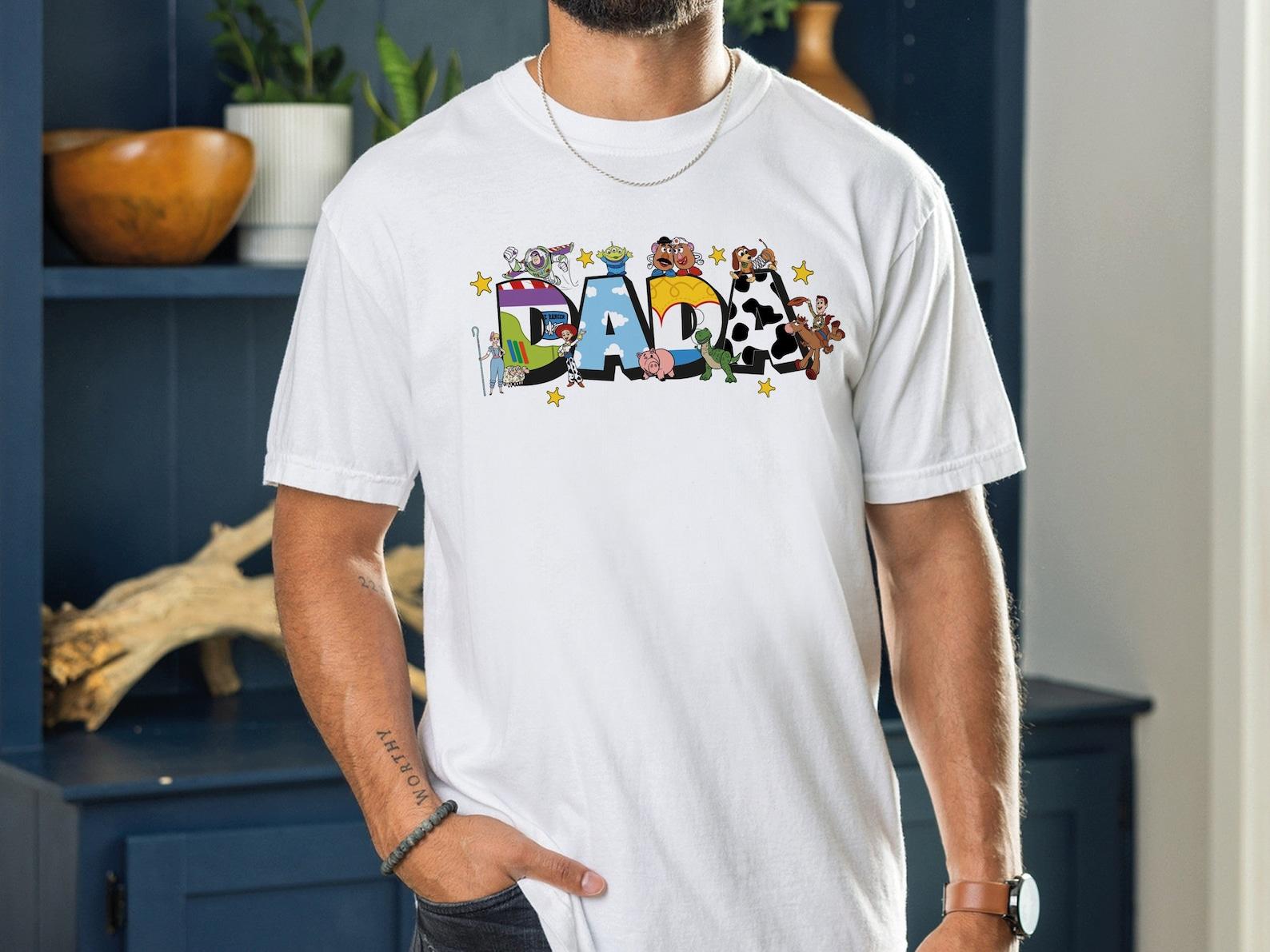 

Dada Shirt, Buzz Lightyear Father s Day T-Shirt, New Dad Bullseye Shirt, land Family Vacation Shirt S разноцветный