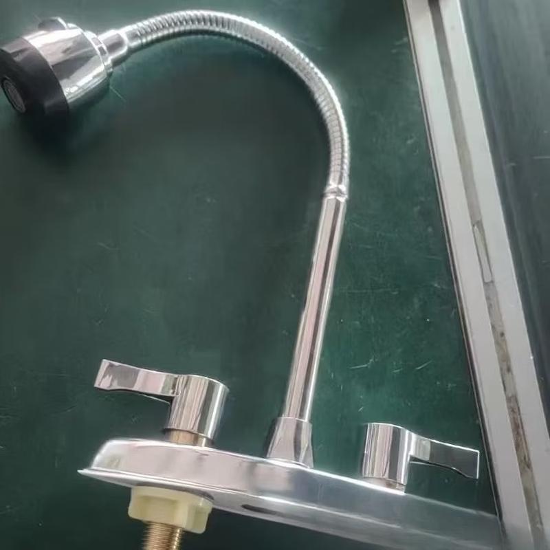 OEING Vintage Wall-Mounted Cold & Hot Basin Faucet