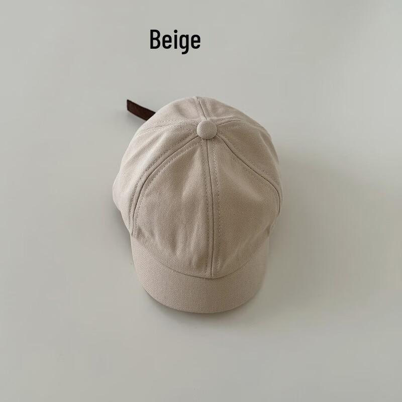 Jednokolorowa czapka bejsbolówka dla dziecka na zewnątrz