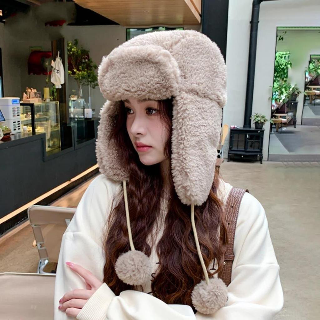 Kobiety Jesień Zima Ciepły Gruby Ochraniacz Na Uszy Czapka Zimne Futro Piłka Aksamit Zewnętrzna Wiatroszczelna Czapka Bomberka Słodka Słodkie Czapki Lei Feng