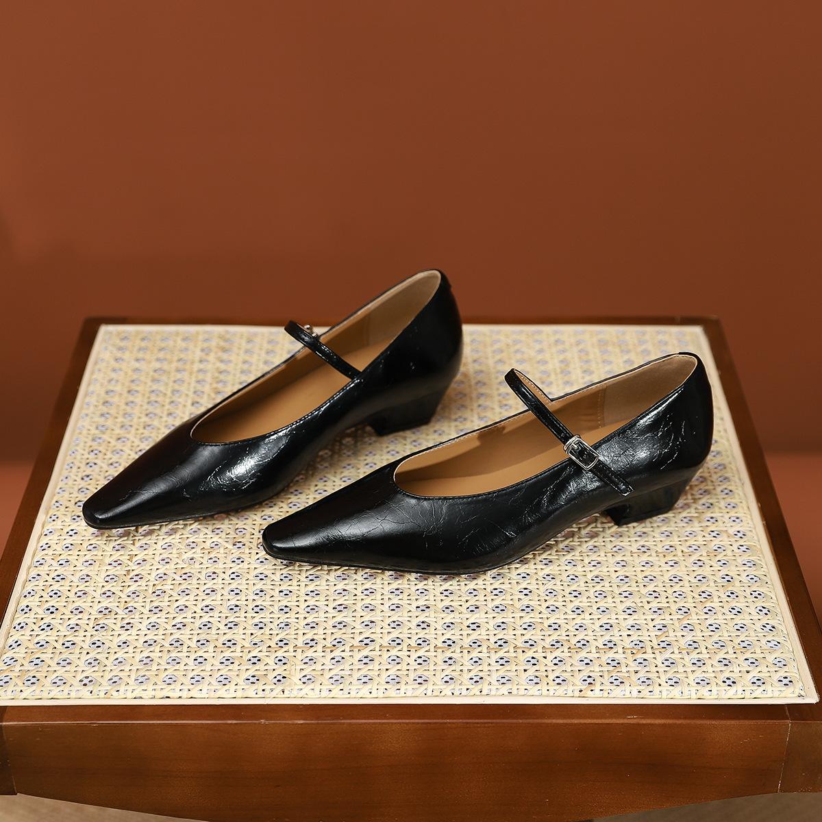 

807-1 French soft leather comfortable pointed thick heel single shoes new versatile temperament simple professional work single shoes 35 чёрный