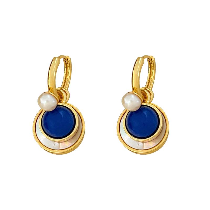 French Retro Shell Earrings: Elegant, Light Luxury Ear Cuffs for Women
