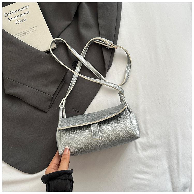 Korean version of simple and versatile women's messenger bag 2025 summer new commuter shoulder bag fashionable small square bag