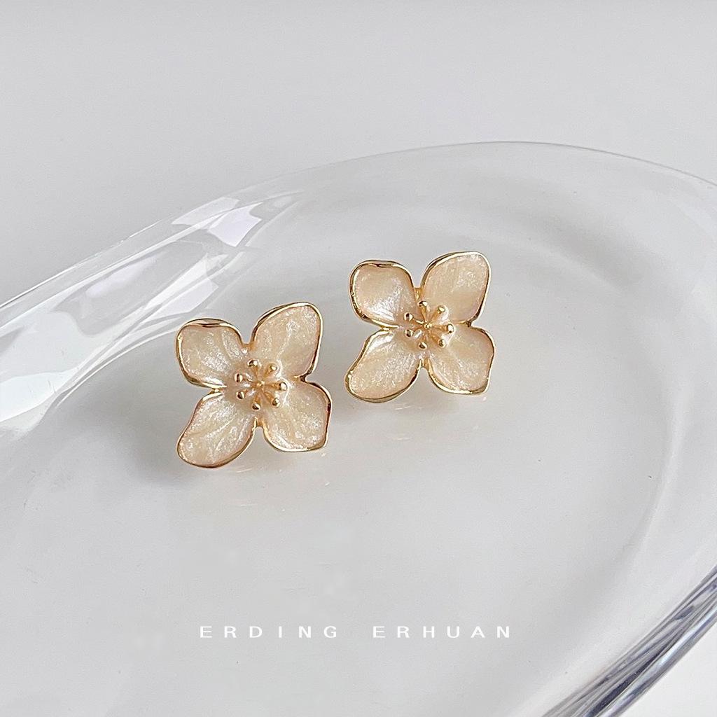 

Mori Style Fresh Flower Stud Earrings: 14K Gold-Plated with Quicksand Oil Texture and 925 Silver Needle, Sweet and Chic Design