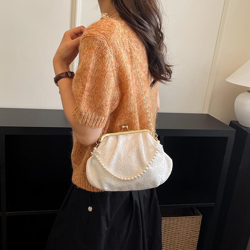 Pearl Shell Bag With Metal Chain And Beaded Details For Casual Daily Use