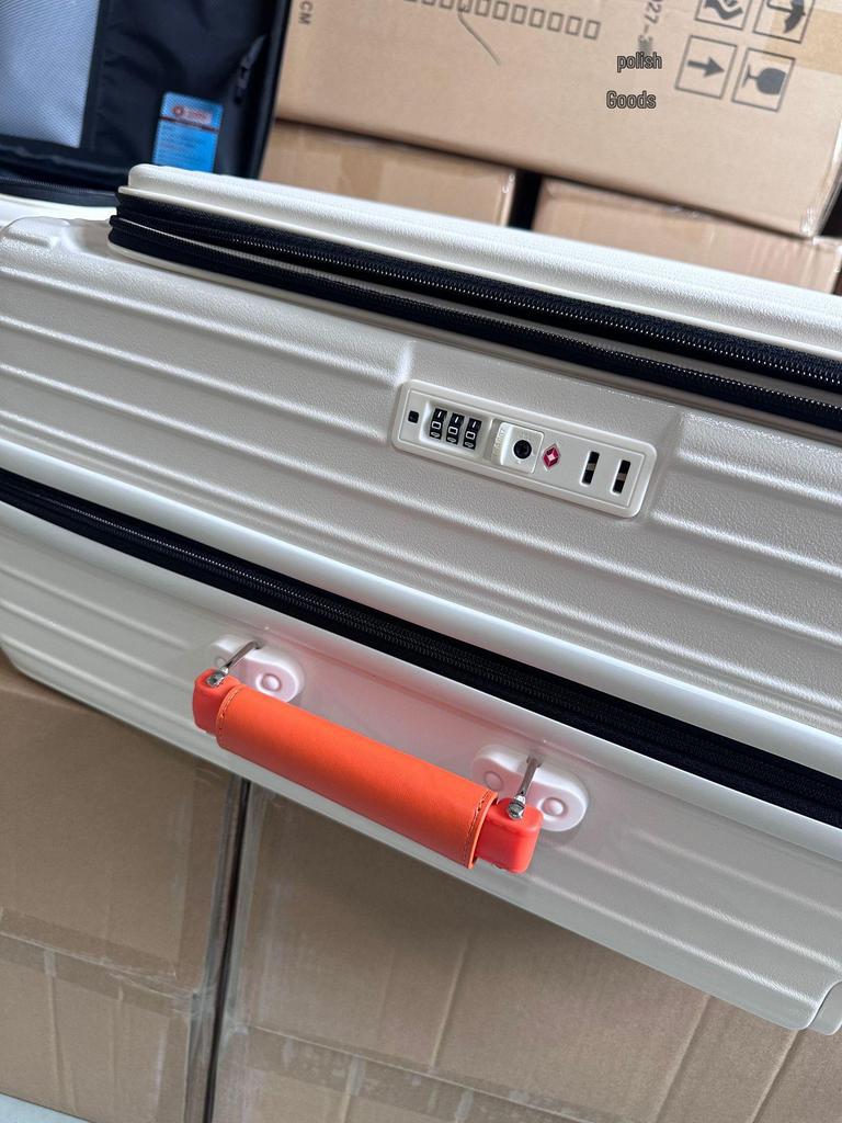 5022 Explosion-Proof 28-Inch Check-in Zipper Suitcase with Side Opening and Deep Compartment.